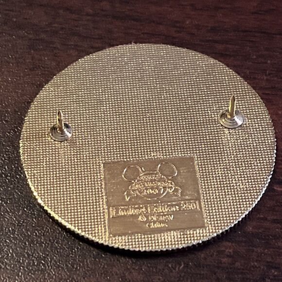 Disney Mickey Veni Vidi Vici Pirates‎ Of The Caribbean Gold Coin Pin LE 250 - Picture 4 of 4